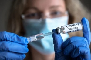 nurse filling covid 19 vaccine dose for healthcare industry trends