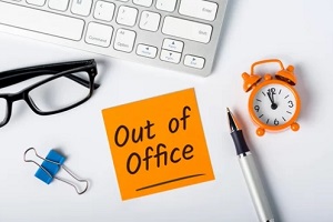 employee out of office note with other accessories